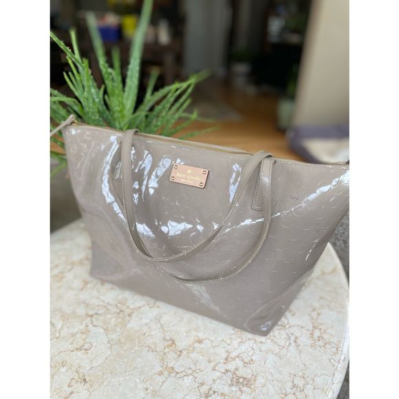 Kate Spade patent leather tote handbag- beige - tan - Picture 10 of 16